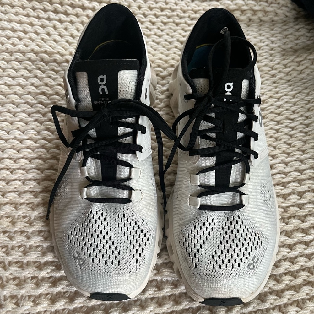 on running cloud x women’s running / training shoes | white & black